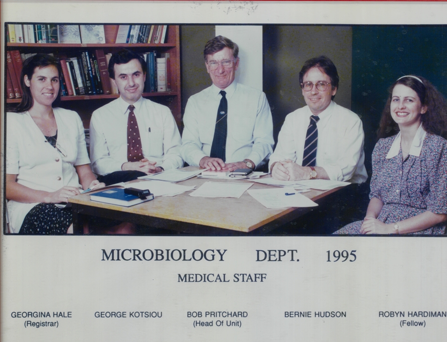 Celebrating Dr Robyn Hardiman’s dedication to discovery, diagnosis and care for over forty years! 2 A group of pathologists sit around table